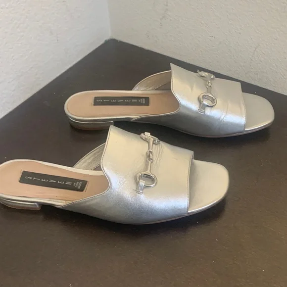 Steve Madden Metallic Silver Leather Horse Bit Mules. - Picture 8 of 10